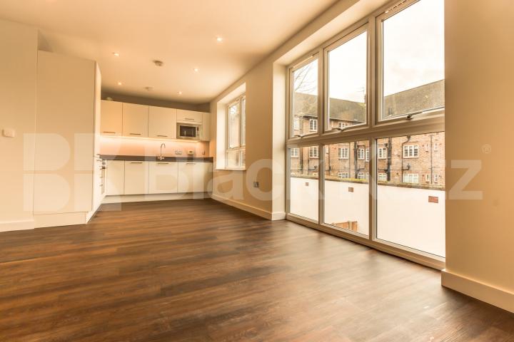 			Stunning Modern Property!, 2 Bedroom, 1 bath, 1 reception Apartment			 Forest Walk, Muswell Hill